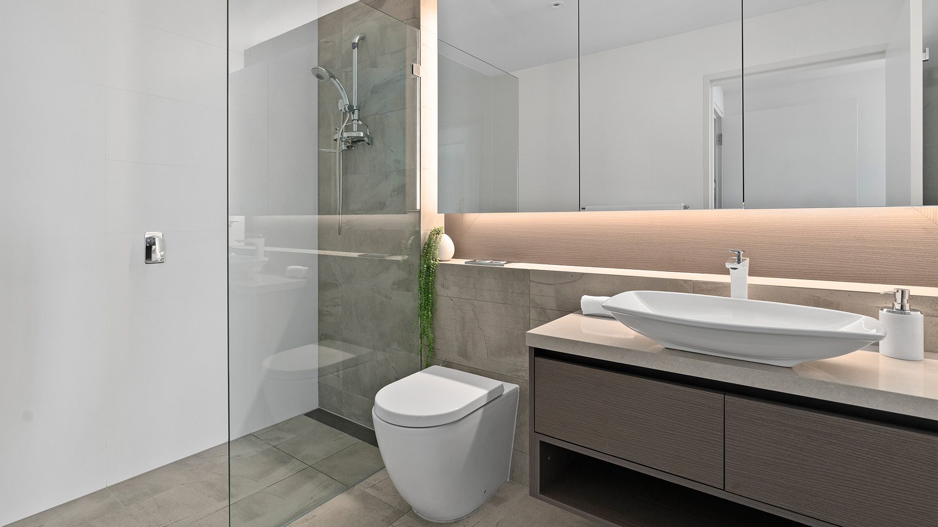 elena-lane-cove-apartment-interior-bathroom-1
