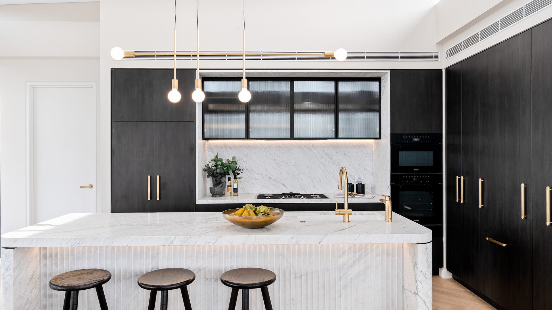 elena-penthouse-collection-kitchen-02